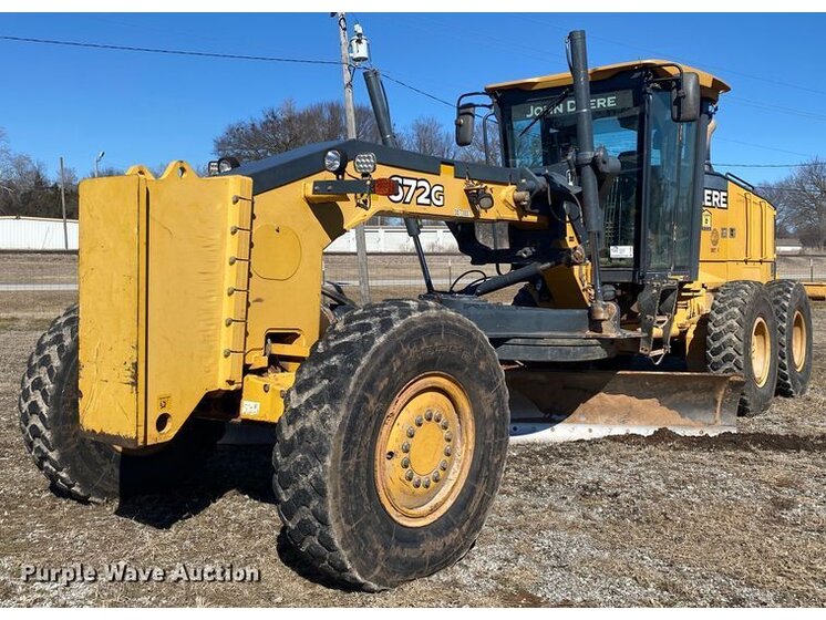 2011 John Deere 672G equipment photo