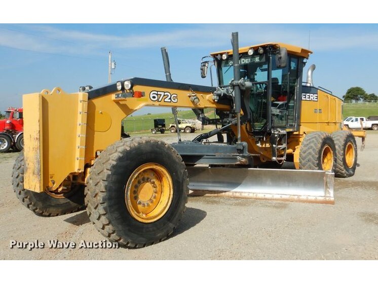 2013 John Deere 672G equipment photo