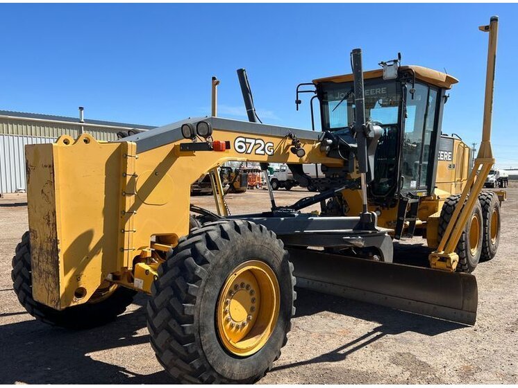 2011 John Deere 672G equipment photo