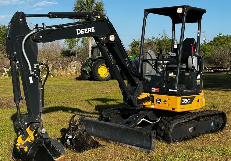 2022 John Deere 35G equipment photo