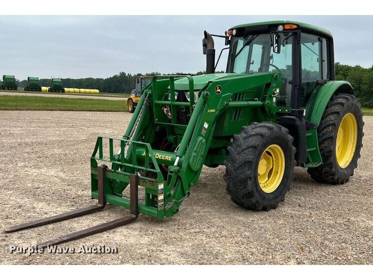 2015 John Deere 6105M equipment photo