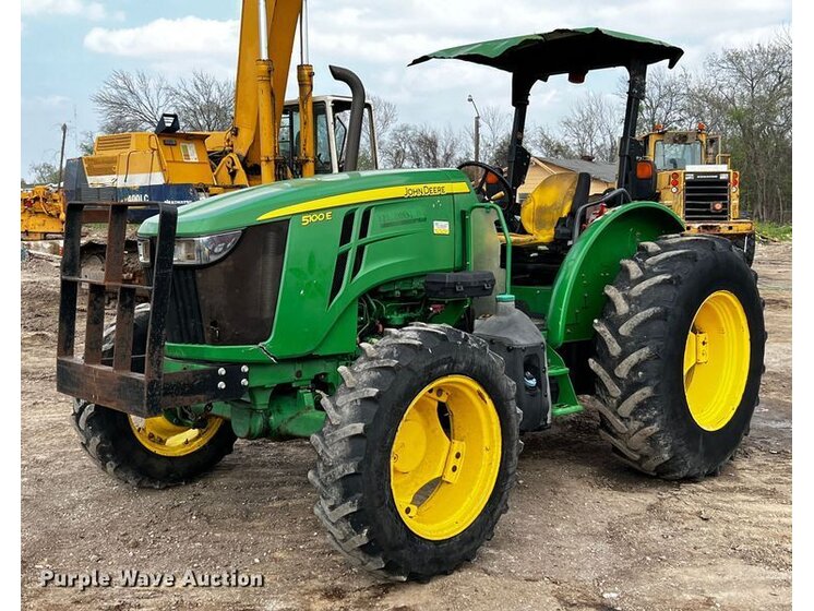 2016 John Deere 5100E equipment photo