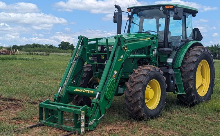 2016 John Deere 6135E equipment photo