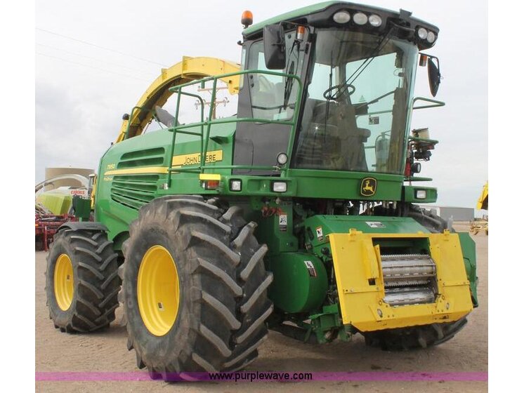 2011 John Deere 7950 equipment photo