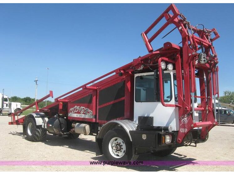 2010 Stinger 6500 equipment photo