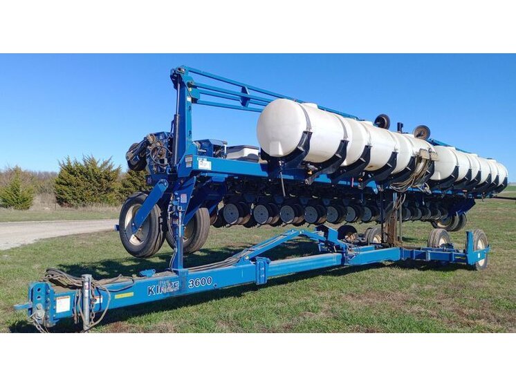 2005 Kinze 3600 equipment photo