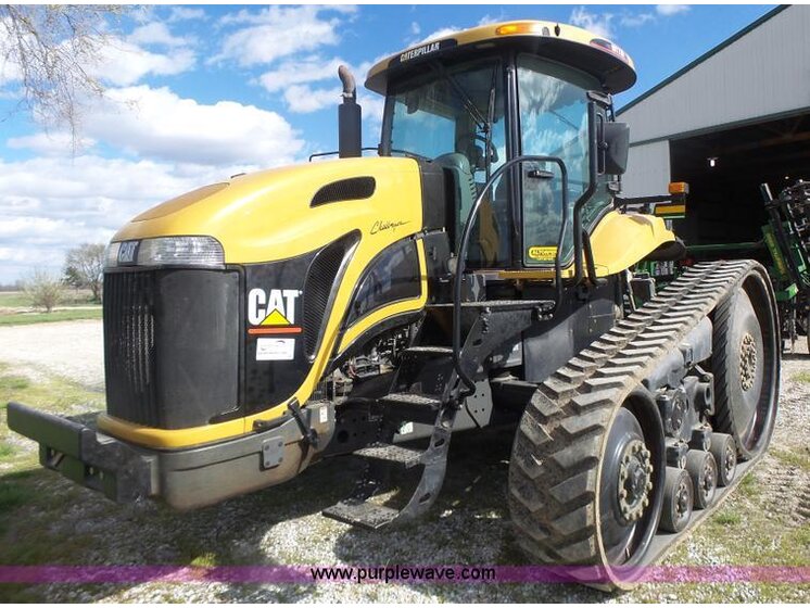 2002 Challenger MT735 equipment photo