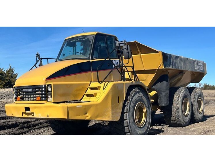 2005 Caterpillar 740 equipment photo