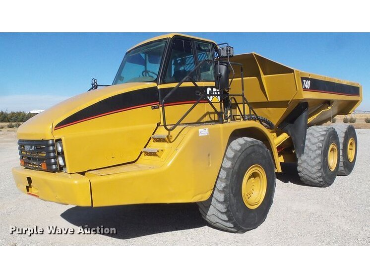 2006 Caterpillar 740 equipment photo