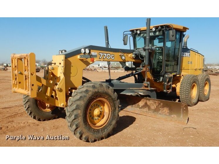 2011 John Deere 770G equipment photo