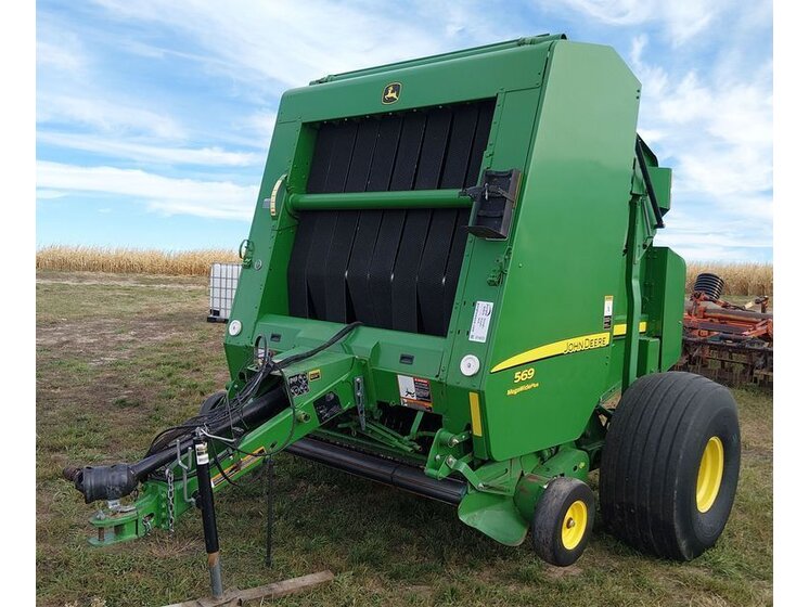 2015 John Deere 569 MegaWide Plus equipment photo