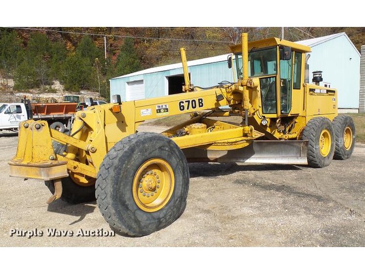 1995 John Deere 670B equipment photo