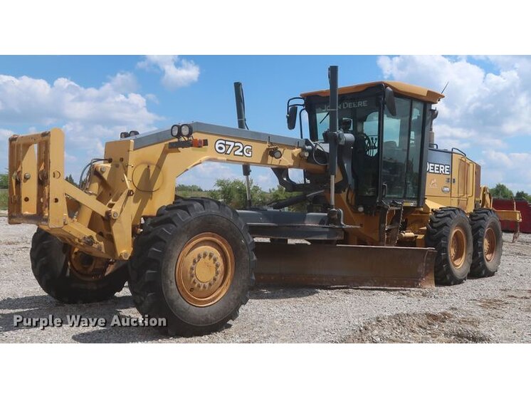 2010 John Deere 672G equipment photo