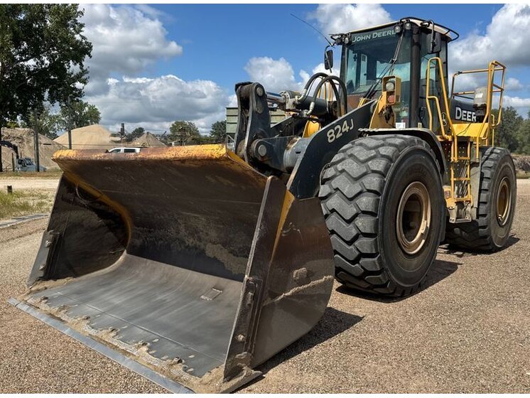 2007 John Deere 824J equipment photo