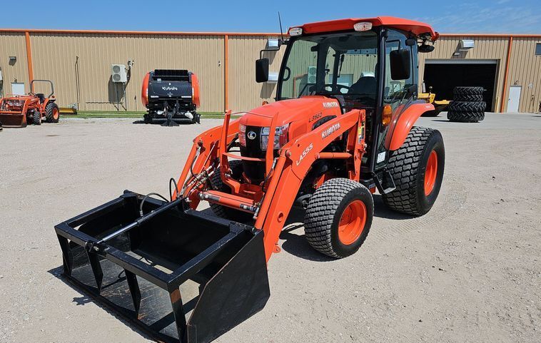 2016 Kubota L3560 HST equipment photo