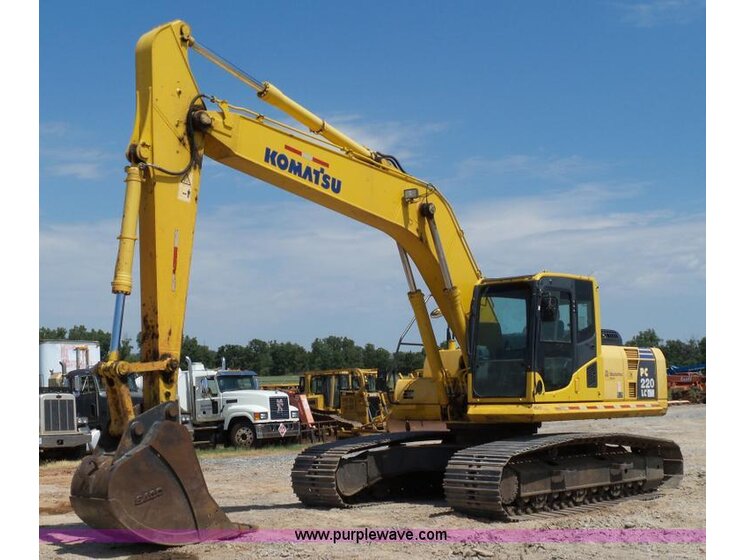 2011 Komatsu PC220LC-8 equipment photo