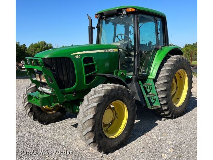 2009 John Deere 7130 equipment photo