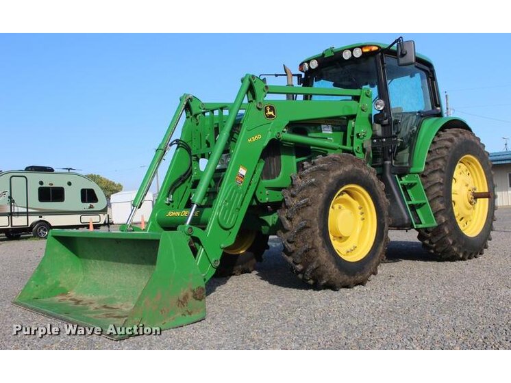 2011 John Deere 7230 equipment photo